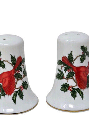 Vintage Lefton Red Cardinal & Holly Salt & Pepper Shakers #1067 White Red Green